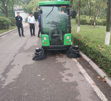 電動駕駛式掃地機綿陽公園落葉清潔